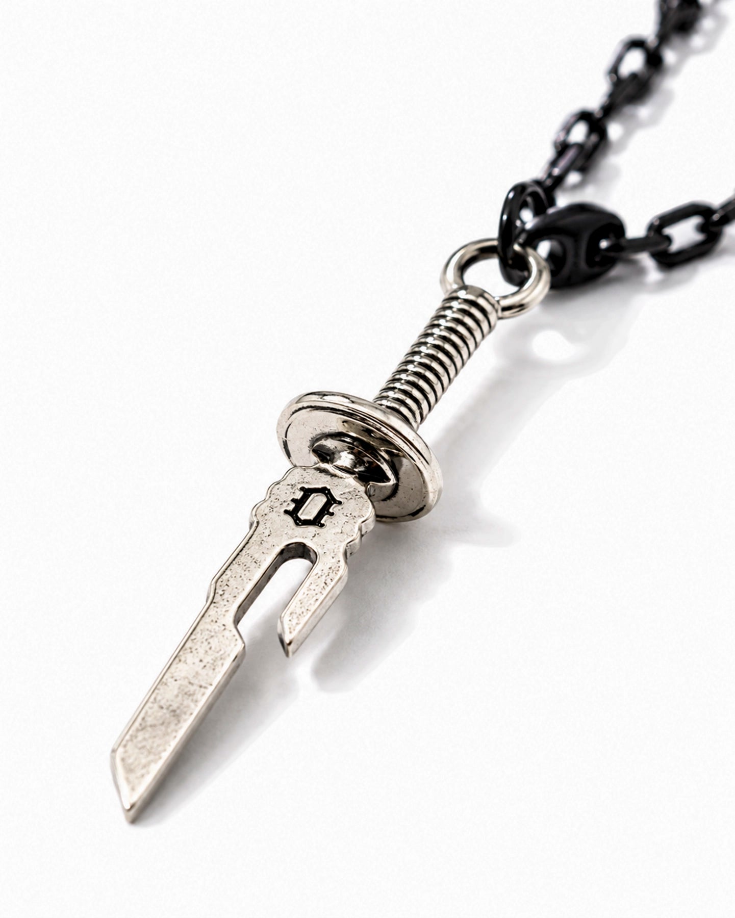 Collar Espada Invertida – Toji Fushiguro