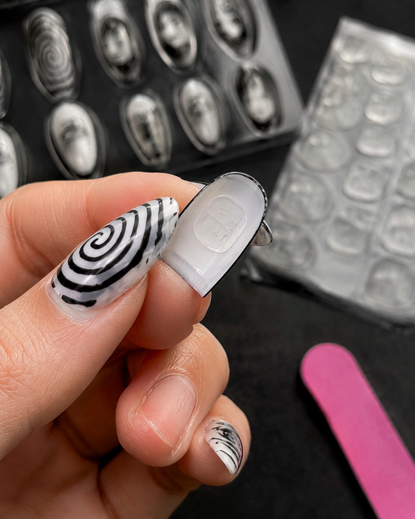 Kit Uñas press on Uzumaki – Espiral y Rostros