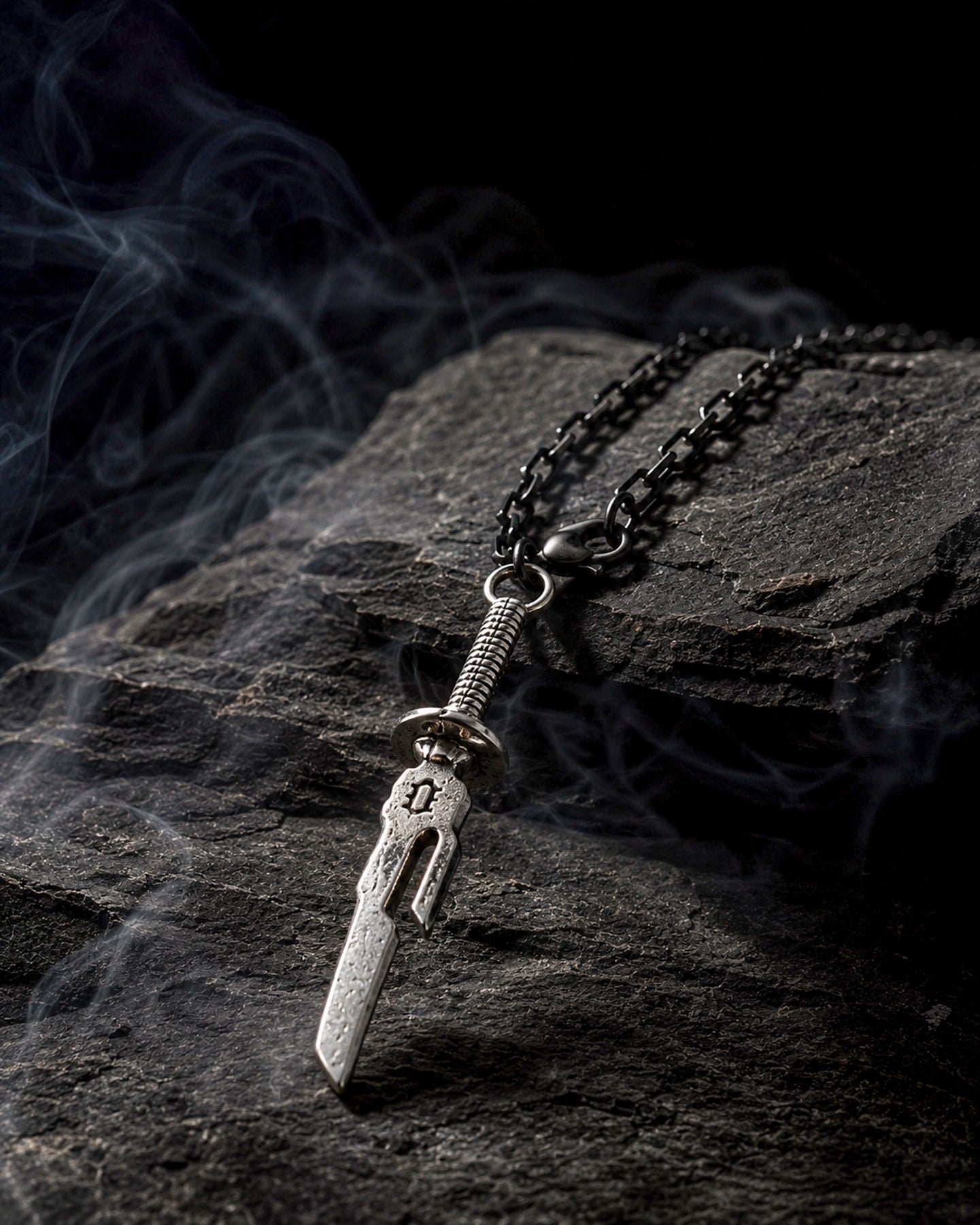 Collar Espada Invertida – Toji Fushiguro