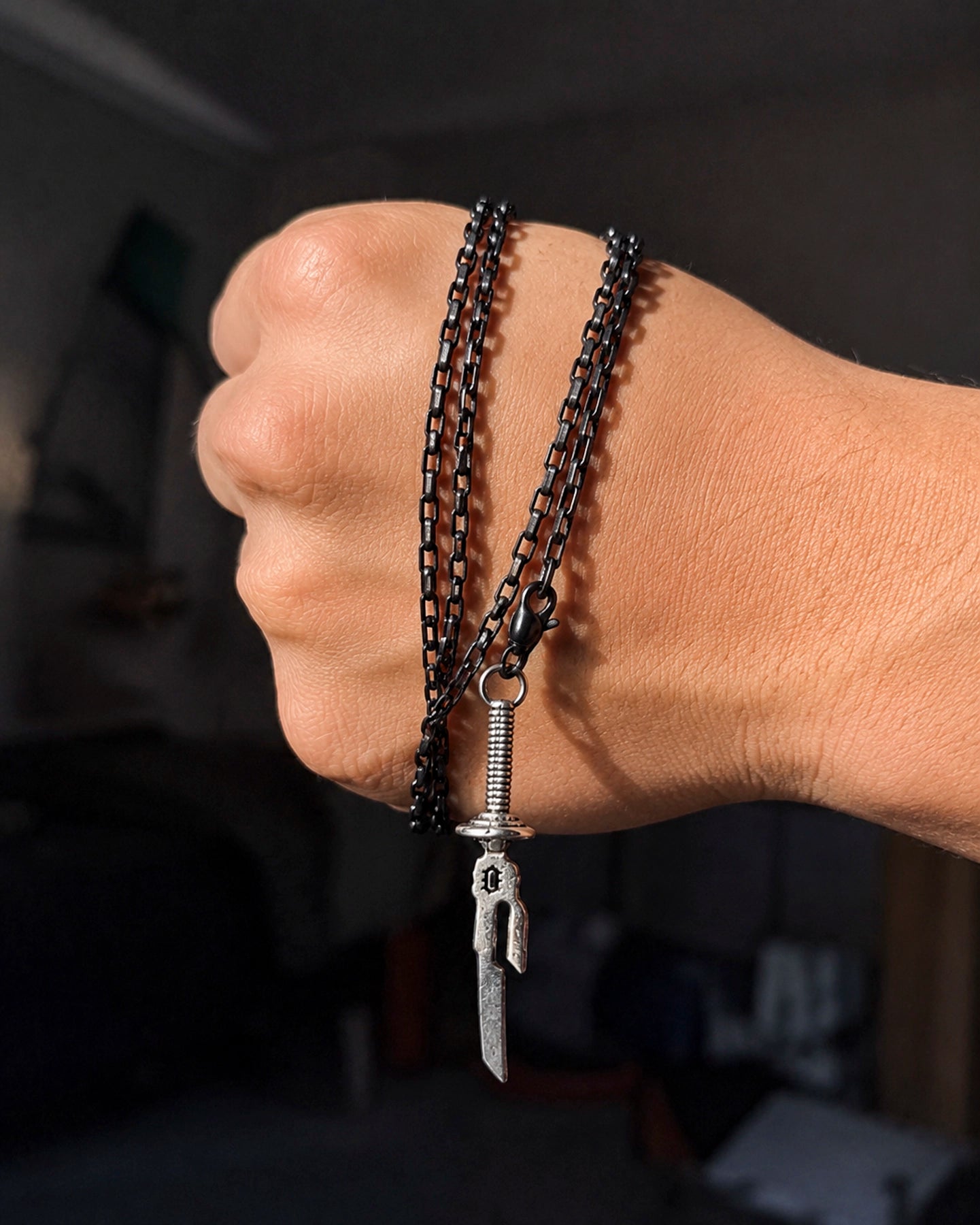 Collar Espada Invertida – Toji Fushiguro