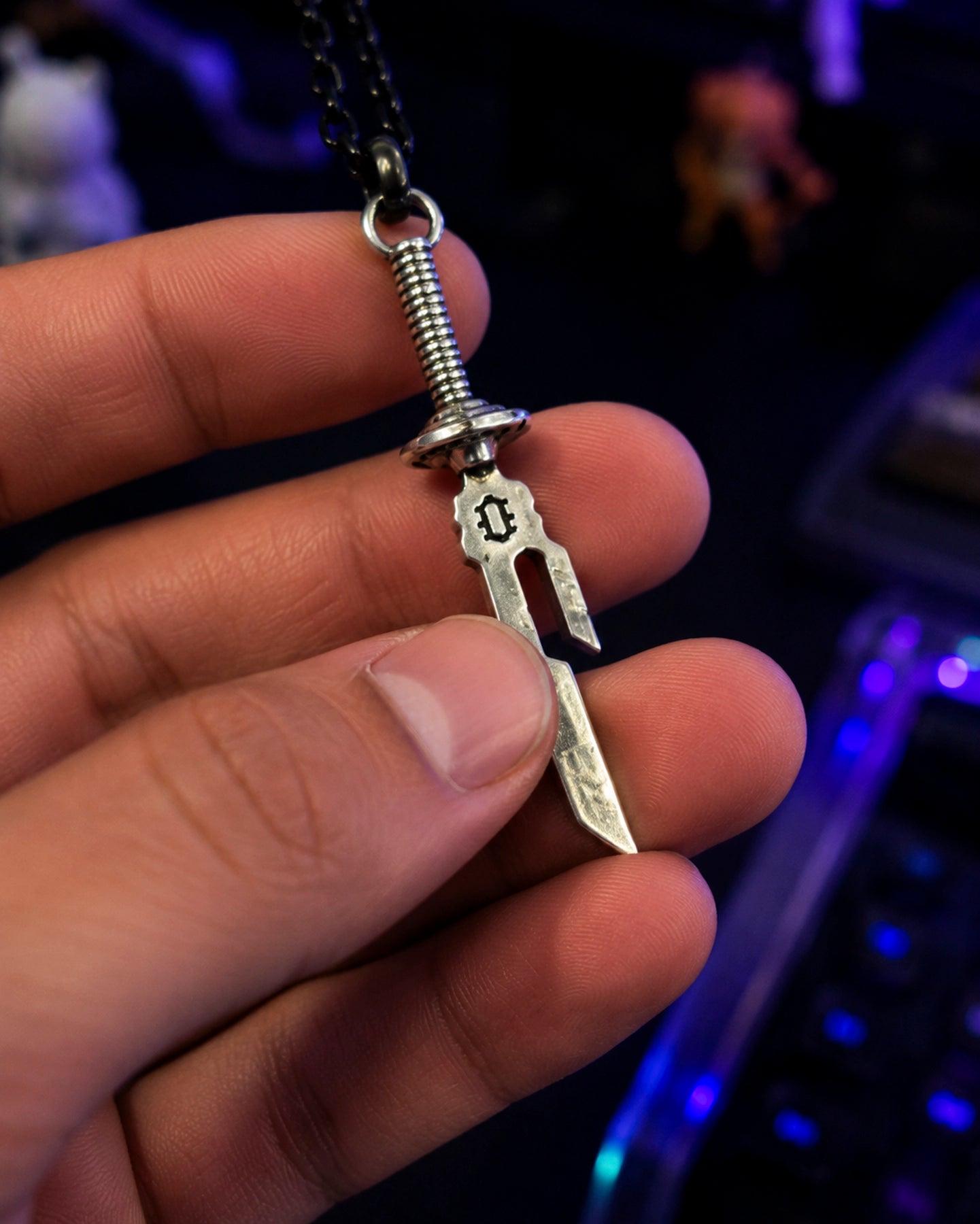Collar Espada Invertida – Toji Fushiguro
