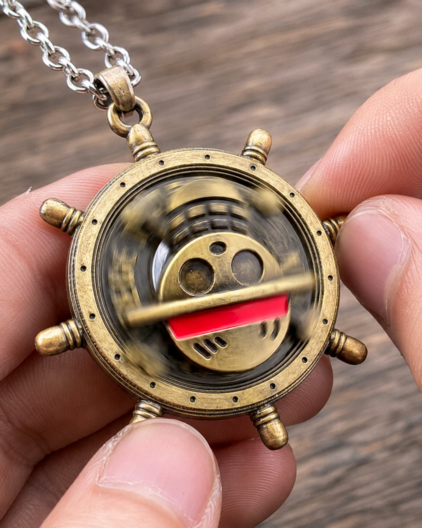 Collar Timón Pirata Giratorio – One Piece