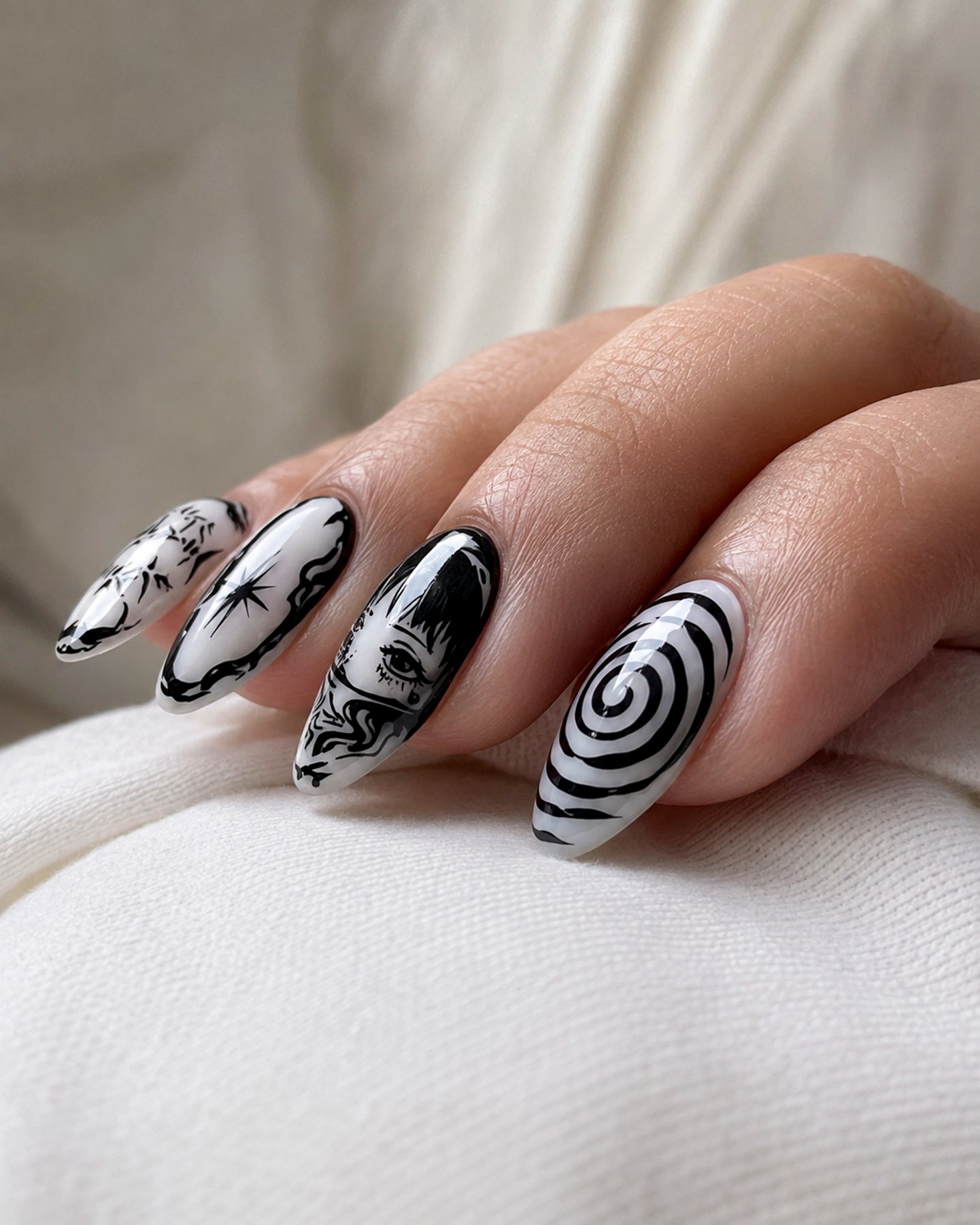 Kit Uñas press on Uzumaki – Espiral y Rostros