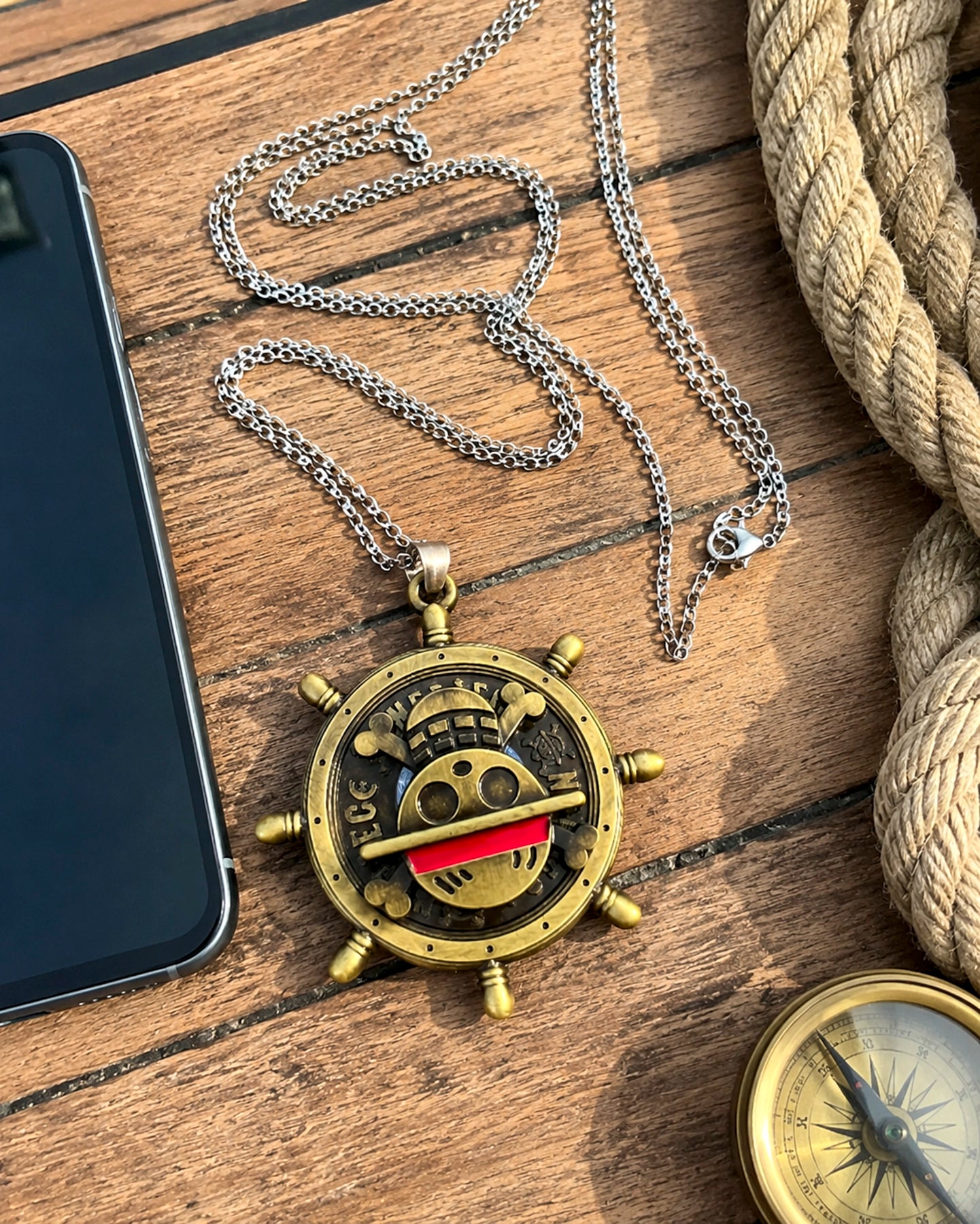 Collar Timón Pirata Giratorio – One Piece