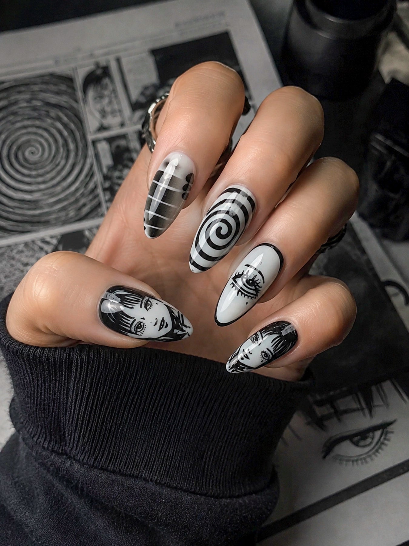 Kit Uñas press on Uzumaki – Espiral y Rostros