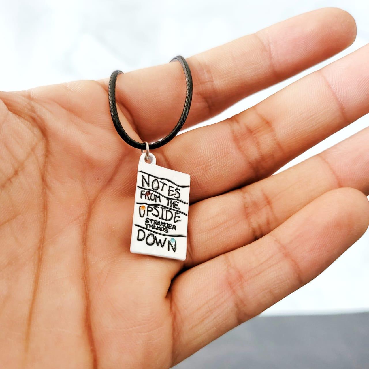 Collar Stranger Things
