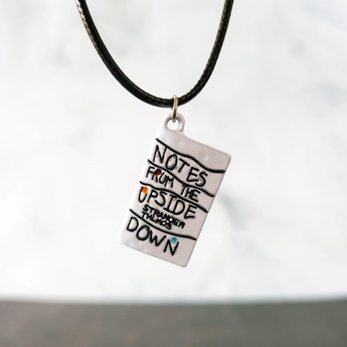 Collar Stranger Things